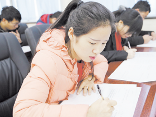 129团组织干部职工进行党的十九大精神知识测试