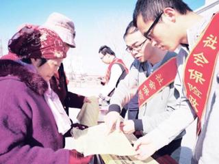一二五团开展“12333全国统一咨询日”宣传活动
