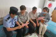 天北新区绿波里社区开展打击 养老诈骗宣传