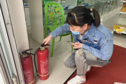网格员进商铺 隐患排查为安全
