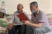 天北新区酒香园社区党支部开展送学上门活动 