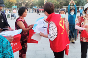 一二五团总工会： 送法进社区 服务到身边