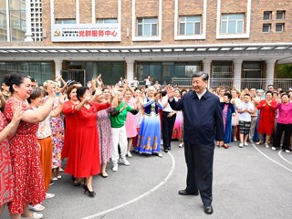 习近平在新疆考察