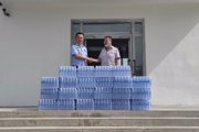 团结奋战守一线 辖区企业慰问社区工作人员
