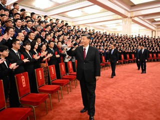 习近平会见全国“人民满意的公务员”和“人民满意的公务员集体”代表