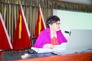 刘 英：笔耕不辍 无怨无悔