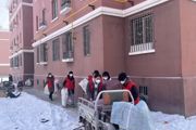 一二五团：保护社区环境 整理社区杂物