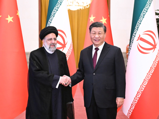 习近平同伊朗总统莱希举行会谈