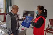 天北新区绿波里社区：关爱退休老干部 爱卫行动送到家