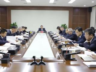胡杨河市一届人大常委会第九次会议召开 李华斌主持并讲话