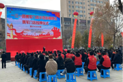 七师胡杨河市退役军人事务局联合一三一团退役军人服务站共同举办“拥军门店示范街”揭牌仪式。