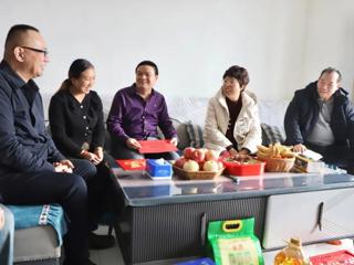 七师胡杨河市领导开展春节前走访慰问