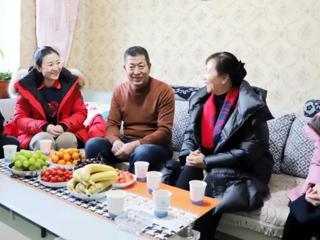 兵团总工会一行来七师胡杨河市开展送温暖活动