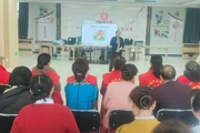 一二五团开展“健康聆听 无障碍沟通”科普宣传活动