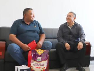 宋学华慰问师市党员代表