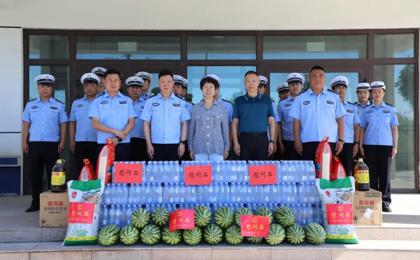 七师胡杨河市总工会开展“夏送清凉”慰问活动