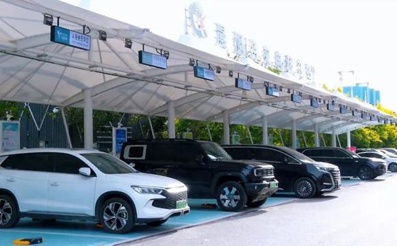 天北经开区：首个标准化充电站投用