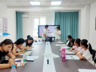 七师胡杨河市：青年学子“三下乡” 七彩假期润童心