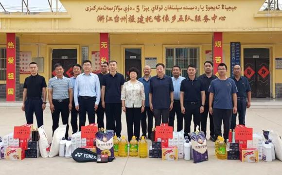 七师胡杨河市领导慰问“访惠聚”工作队员