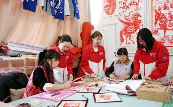 谁说传统不新潮？七师胡杨河市用非遗打开学雷锋新方式