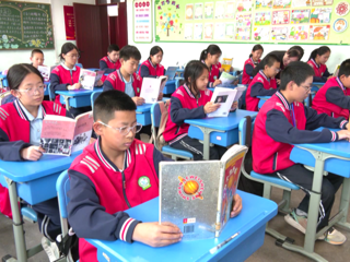 七师胡杨河市：缕缕书香溢校园 全民阅读正当时