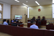 观摩庭审强技能 评议研讨促提升