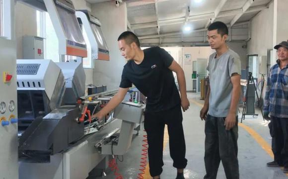 第七师胡杨河市：创业带动就业 筑梦何必远行