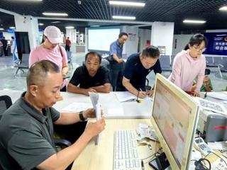 第七师胡杨河市：线上线下齐发力 就业服务惠民生