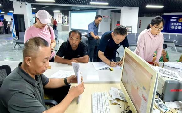 第七师胡杨河市：线上线下齐发力 就业服务惠民生
