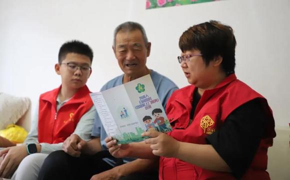 七师胡杨河市各单位开展全国残疾预防日活动