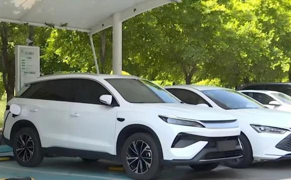 第七师胡杨河市：完善充电基础设施 赋能绿色低碳出行