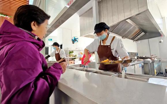 我为群众办实事丨日间照料中心守护老年人幸福“食”光